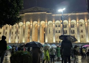 მატჩამდე ერთი საათით ადრე, პოლიციამ არ დაგვადგმევინა ეკრანი პარლამენტის მიმდებარე ტერიტორიაზე- “დროა”