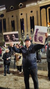 რუსთაველის გამზირზე მასშტაბური აქცია მიმდინარეობს - "მეტრონომის" ფოტოკოლაჟი