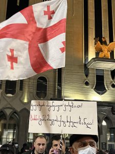 რუსთაველის გამზირზე მასშტაბური აქცია მიმდინარეობს - "მეტრონომის" ფოტოკოლაჟი