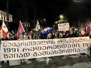 რუსთაველის გამზირზე მასშტაბური აქცია მიმდინარეობს - "მეტრონომის" ფოტოკოლაჟი