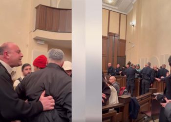 🎥 სასამართლოში, სადაც აქციების გამო დაკავებული 11 პირის პროცესი მიმდინარეობს, დაპირისპირებაა