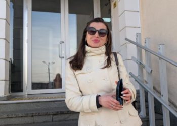 “კაი ბიჭებმა გადაწყვიტეს ჩემი ცხოვრების გაკონტროლება” | აქციების მონაწილე პედაგოგი საჯარო სკოლიდან გაათავისუფლეს