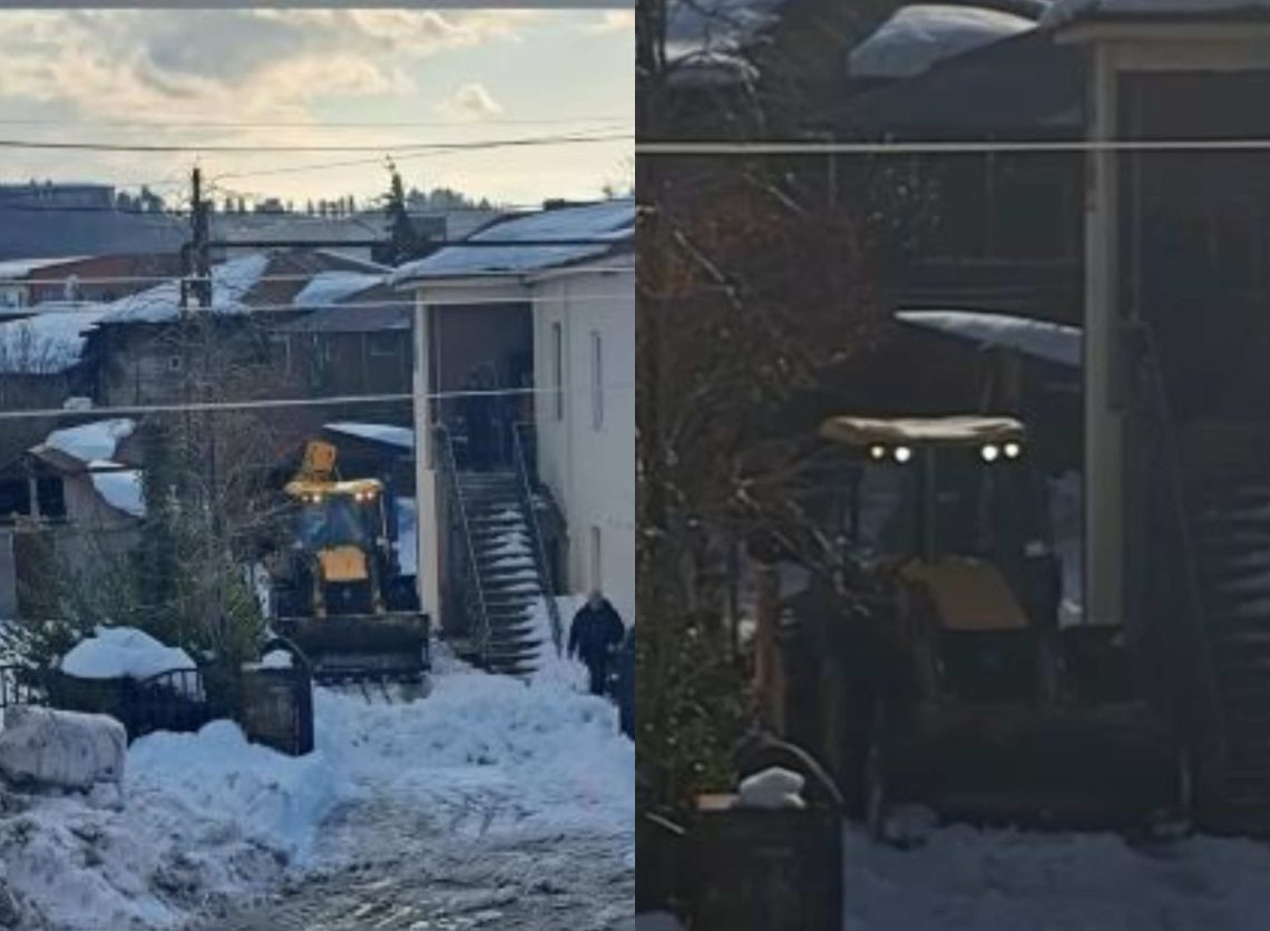 🎥”როცა ოზურგეთში ხალხი დახმარებას ითხოვს, ვასილ ჩიგოგიძეს ტრაქტორით ეზოს უწმენდენ” – რა კადრები ვრცელდება?