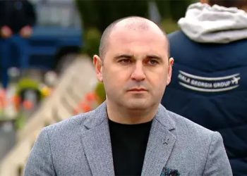 „უყურებს როგორ ატერორებენ მას და მის ოჯახს, მშვიდად უყურებენ მისი მშობლების ცრემლებისგან ჩაშავებულ თვალებს!“ – ვისზე წერს ლევან ხაბეიშვილი