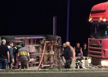 აგარასთან, ავტომაგისტრალზე მანქანა ამობრუნდა – რა ვითარებაა ადგილზე?