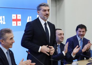 ვინ არის მიხეილ ყაველაშვილის მრჩეველი, ვისაც თვეში 6424 ლარს უხდიან?