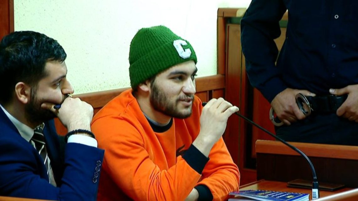 მოსამართლემ რეზო კიკნაძე სასამართლო პროცესიდან გააძევა – რა ხდება ადგილზე?