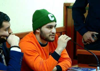 მოსამართლემ რეზო კიკნაძე სასამართლო პროცესიდან გააძევა – რა ხდება ადგილზე?