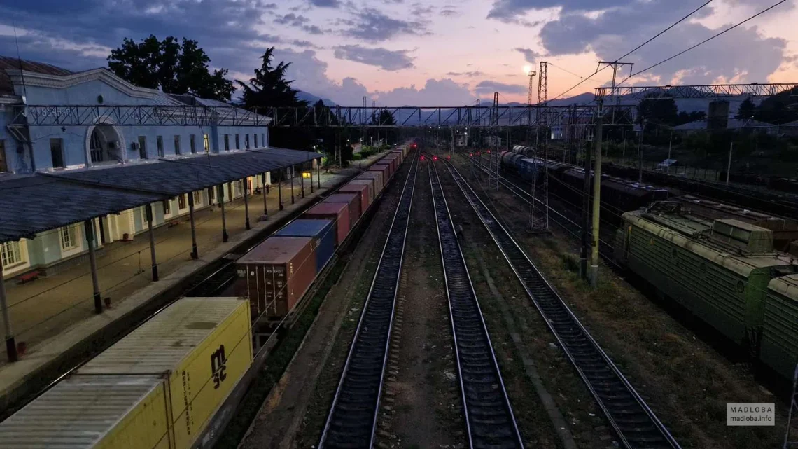 ხაშურის რკინიგზის მემანქანე “დე-გე-კადან” გადმოვარდა და ადგილზე დაიღუპა