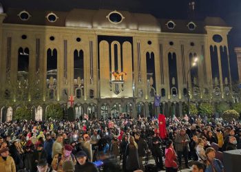 “დგება ხალხის გაზაფხული” – რუსთაველზე აქცია იწყება – გამზირი გადაკეტილია