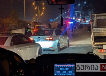 “ძალიან დიდი საცობია, შემოვლითი გზით გამოგვიშვეს, მაგრამ აქაც საცობია” – რა ხდება ავტობანზე?