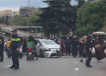 🎥 ამ წუთებში გმირთა მოედანზე ავარია მოხდა – კადრები ადგილიდან