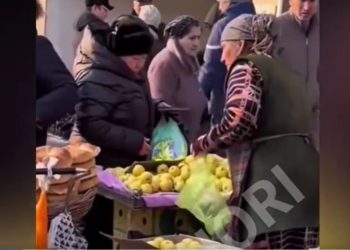 🎥ვრცელდება გამაოგნებელი კადრები ბაზრობიდან – ვიდეოში ჩანს, როგორ ატყუებს გამყიდველი მომხმარებელს