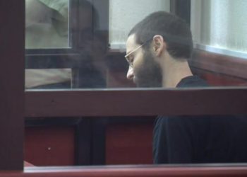 “ბავშვი იყო საკუთარი დედის სისხლში” – კაცი, რომელმაც 4 თვის ჩვილის გვერდით მძინარე ცოლი, დანის 19-ჯერ ჩარტყმით მოკლა, დუმილი დაარღვია