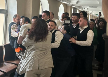 დაპირისპირება საქალაქო სასამართლოში – რა ხდება ადგილზე?