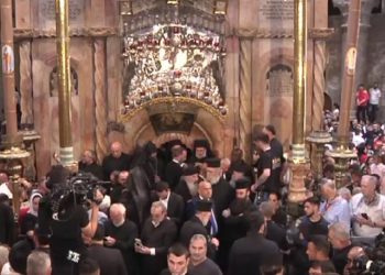 🎥რა ხდება ამ წუთებში იერუსალიმში, სადაც მართლმადიდებლები მაცხოვრის საფლავზე ცეცხლის გადმოსვლას ელოდებიან?