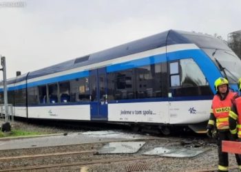ჩეხეთში სამგზავრო მატარებელი რელსებიდან გადავიდა – რა ხდება ადგილზე