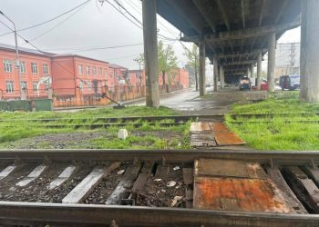 “დაიღუპა ბავშვი, დაიქცა ოჯახები… ხალხი არა ხართ? მოაწესრიგეთ” – მოქალაქე ბათუმიდან ლიანდაგზე გადასასვლელის ფოტოს აქვეყნებს, სადაც ტრაგედია მოხდა