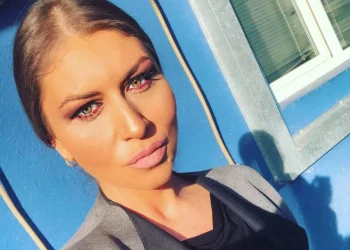 “ისე მეწვის ყველაფერი, რომ ვერ ავხსნი…”- რას წერს მაია კაჭკაჭიშვილი?