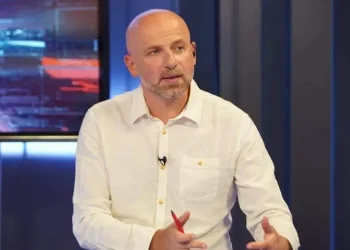 „რაც მალე მორჩებიან პოლიტიკური სპექტრი და ზურაბიშვილი ამაზე საუბარს, მით უკეთესი…“ – რას წერს მერაბ მეტრეველი