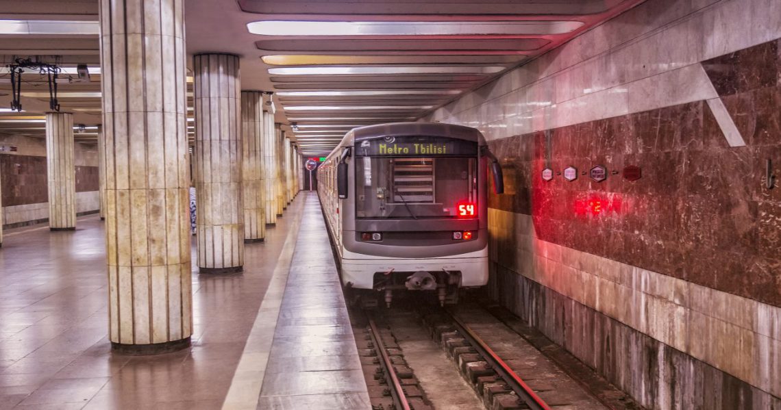 “თვალებს არავინ უჯერებდა, მთელი ვაგონი გაოგნებული იყო…”- რა მოხდა თბილისის მეტროში?