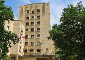 ძალადობა არასრულწლოვანზე – რამდენი წლით პატიმრობა ემუქრებათ ბრალდებულ დედასა და ბებიას?