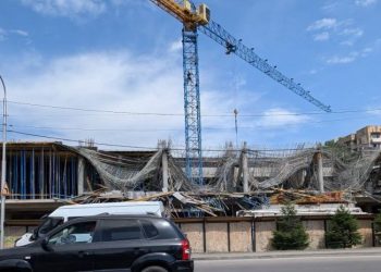 თბილისში, ბახტრიონის ქუჩაზე, შენობა ჩამოინგრა – რა ხდება ადგილზე?