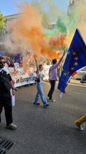 ევროპის დღისადმი მიძღვნილი მარში მიმდინარეობს - "მეტრონომის" ფოტოკოლაჟი