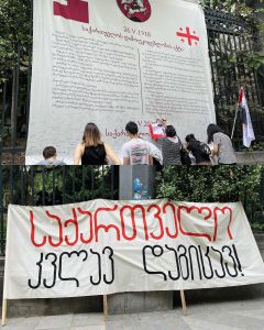 რუსთაველის გამზირი ამ წუთებში - "მეტრონომის" ფოტოკოლაჟი