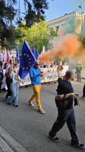 ევროპის დღისადმი მიძღვნილი მარში მიმდინარეობს - "მეტრონომის" ფოტოკოლაჟი