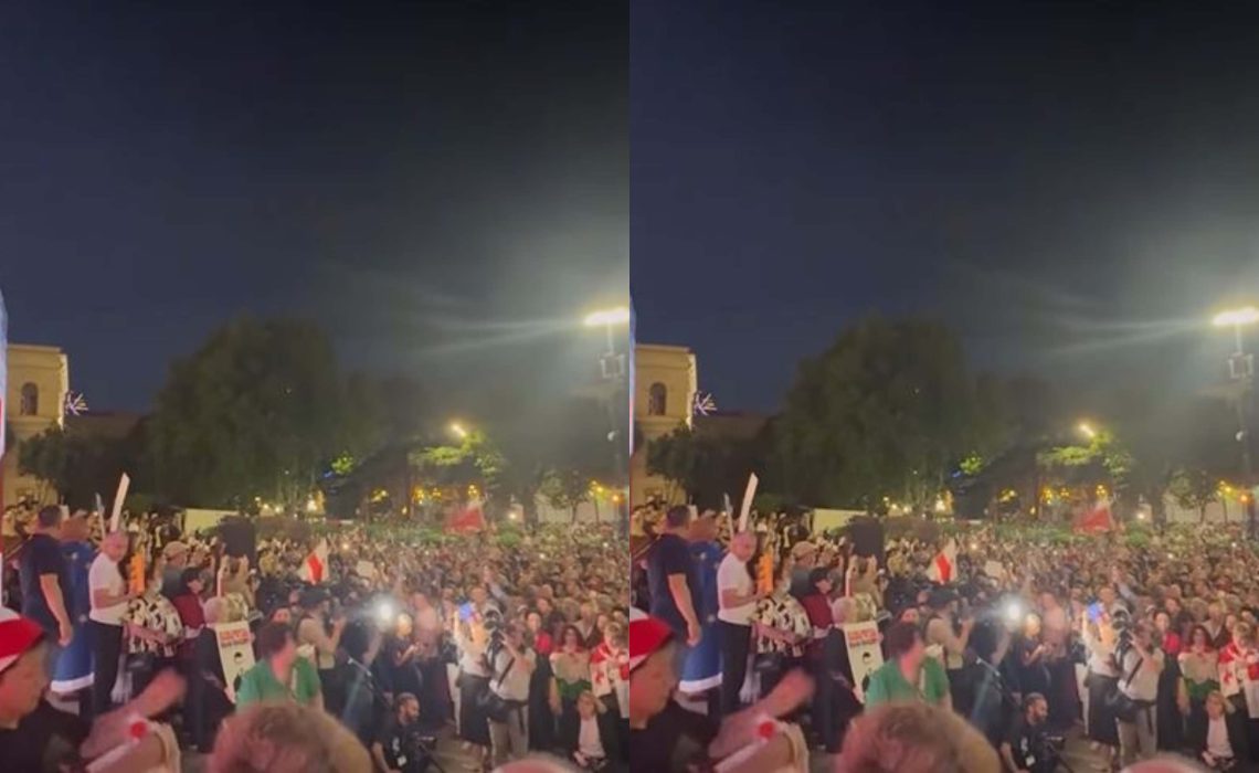 🎥რუსთაველის გამზირზე მიმდინარე აქციის მონაწილეებმა საქართველოს ჰიმნი შეასრულეს