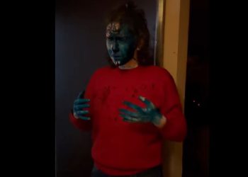 🎥”15 წუთის წინ ლიფტის კართან დაგვხვდა ერთი არარაობა და წიწაკის სპრეი და საღებავი შეგვასხეს”- აქტივისტი ნუცა მახარაძე ვიდეოს აქვეყნებს