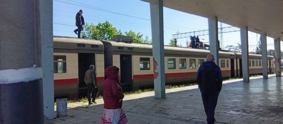 ქუთაისი-ბათუმის მატარებელს ცეცხლი გაუჩნდა – რა ვითარებაა ადგილზე?