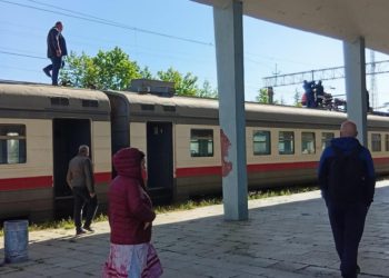 ქუთაისი-ბათუმის მატარებელს ცეცხლი გაუჩნდა – რა ვითარებაა ადგილზე?