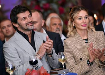 „თქვენი ჭკუის სასწავლო გაკვეთილები თქვენს წრეში ჩაატარეთ…“ – ვის მიმართავს ანუკი არეშიძე?