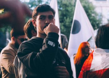 ბათუმში მიმდინარე აქციაზე აქტივისტი ლუკა ნაცვლიშვილი დააკავეს