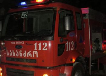 თბილისში, რაზმაძის ქუჩაზე ერთ-ერთი შენობის სახურავზე დაკვამლიანება იყო