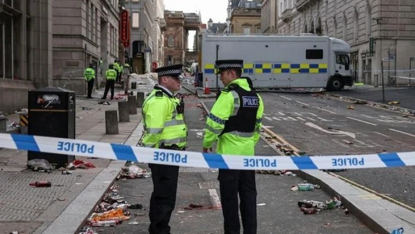 ლივერპულში დააკავეს კაცი, რომელიც ფეხბურთის გულშემატკივრების ზეიმისას ტერიტორიაზე მანქანით შევარდა