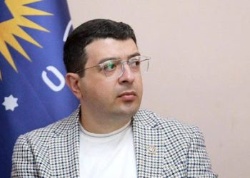 “შენთვის არ მცალია, ნაცს რატომ უნდა გელაპარაკო? დღეს ჩემი დღესასწაულია”- დიტო სამხარაძე