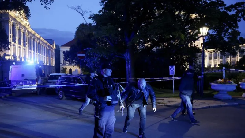 „ვარშავის უნივერსიტეტში ქალი ნაჯახით მოკლეს“ – რა მოხდა პოლონეთში?