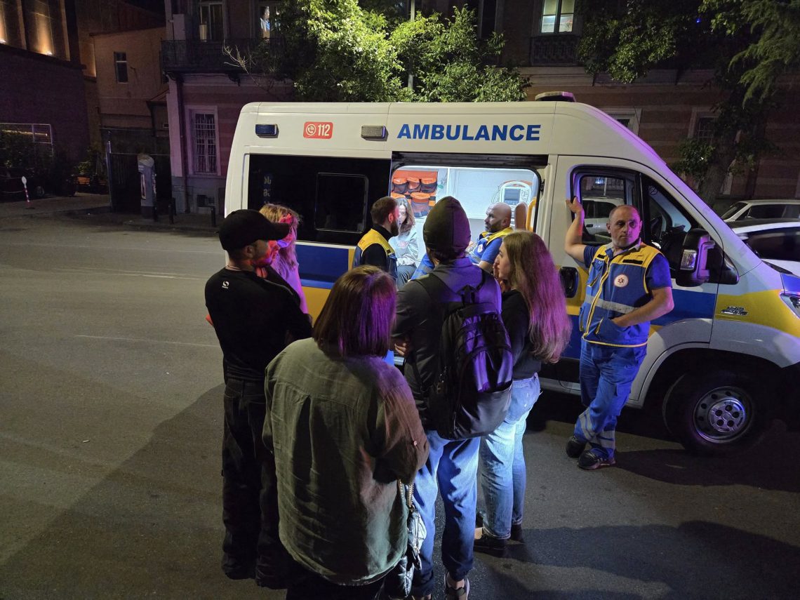 “ზებრების აქციაზე რამდენიმე ადამიანი გაიტანა მანქანამ ძალით” – რა ხდებოდა ადგილზე