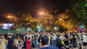 რა ხდება ჭავჭავაძის გამზირზე, სადაც მოქალაქეებმა კარვები გაშალეს - "მეტრონომის" ფოტოკოლაჟი