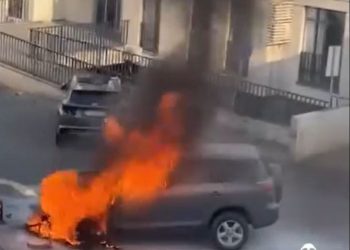 🎥რა კადრები ვრცელდება საბურთალოდან – მოძრავ მანქანას ცეცხლი გაუჩნდა