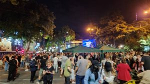 რა ხდება ჭავჭავაძის გამზირზე, სადაც მოქალაქეებმა კარვები გაშალეს - "მეტრონომის" ფოტოკოლაჟი