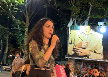 “მათემ თქვენთან დიდი მადლობა დამაბარა, ძალიან უყვარხართ” – ელენე დევიძემ ჭავჭავაძის გამზირზე შეკრებილ მოქალაქეებს მიმართა