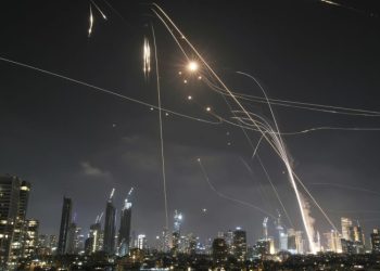 ამ წუთებში ისრაელში განგაშის სიგნალი ისმის – ირანმა რაკეტები გაუშვა