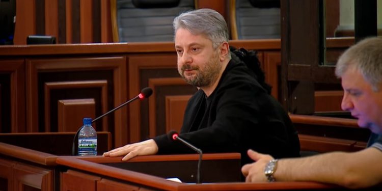 პირველი კომენტარი – რას აცხადებს ნიკა გვარამია პატიმრობის შეფარდების შემდეგ?