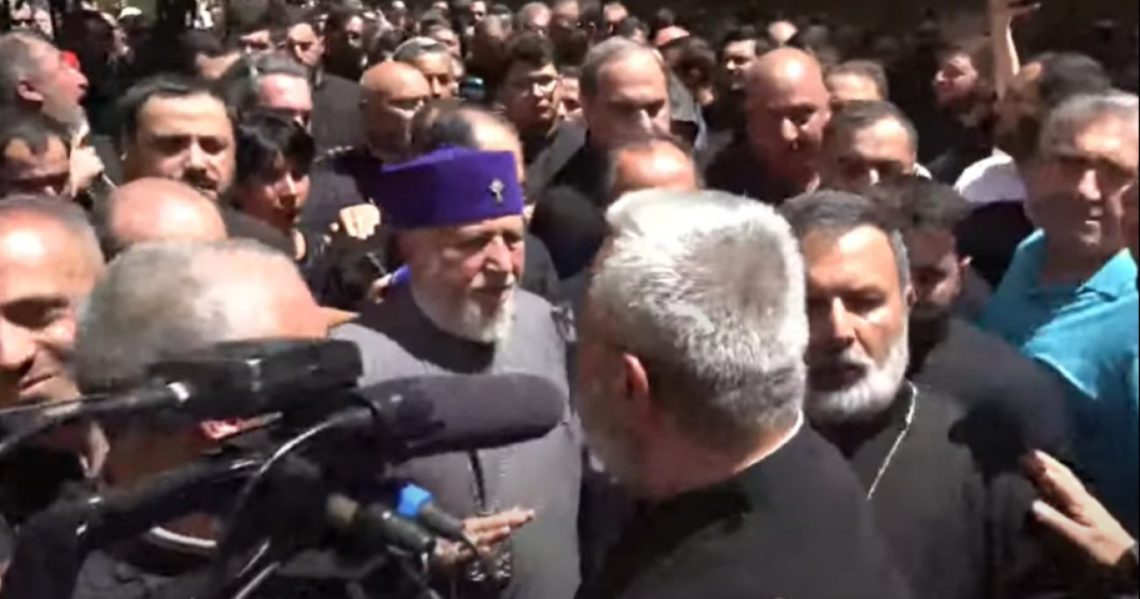 სომხეთში სკანდალი გრძელდება – მთავარეპისკოპოსის დასაკავებლად, ეჩმიაძინის ტაძართან პოლიციაა მობილიზებული