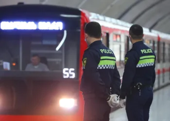 რა ხდება თბილისის მეტროში? – რატომ იყო შეფერხებული მოძრაობა?