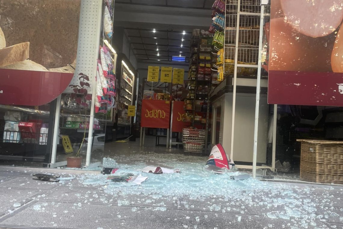 “ერთ ღამეში ერთ ქუჩაზე ორი  მაღაზია გატეხეს…” – რას წერს ეკა ხერხეულიძე